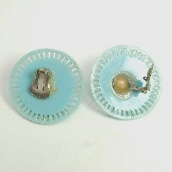 Vintage Large Blue Round Clip On Earrings, Floral Filigree Design, Plastic - Picture 3 of 6